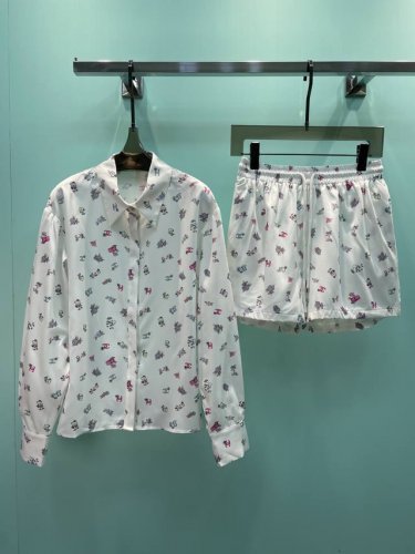 Chanel 50Ss春夏新品印花套装 高端定制翻领拼接 衬衫印花短裤 时髦单品 面料纯棉丝滑面料 夏天一套上身特别舒服 Sml