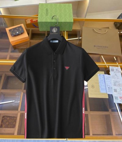 普拉达 2025Ss夏季新款字母Logo男士翻领Polo衫！经典商务男款，高端男装的天花板级别的商务男款！简约时尚大气不失优雅，单穿内搭体面过人，品质控 细节控