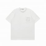 顶级复刻版本] 品名：Loewe 罗意威 新款口袋刺绣Logo休闲圆领短袖T恤 尺码：S-Xl 颜色：黑色 白色 面料: 定制280克重磅双纱纯棉 Loewe