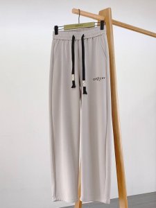 givenchy 纪梵希 2025Ss早春新品 男士休闲裤 甄选优质面料打造 独特设计 缔造简约线条感 版型不挑人 客供定制五金辅料 精工密针刺绣标识 辨识度极