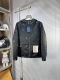 Lv*路易 Ss25早春新款夹克外套。采用客供高密度精材质面料，软糯亲肤，抗皱立挺有型，品牌字母Logo，满满的时尚感；适合多种穿搭风格；一款不挑年纪的外套。码