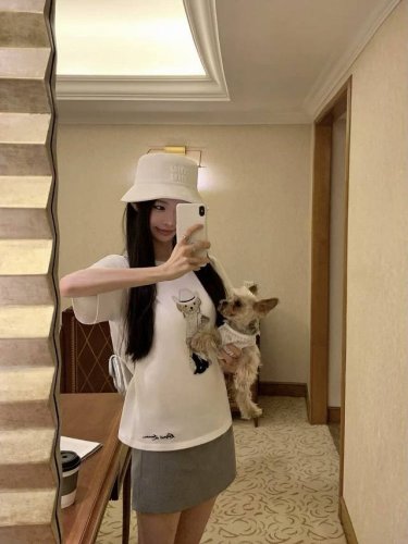重工刺绣亮片短袖 细节又精致的工艺 减龄必备 透气性又很好 入手款 Sml
