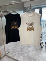 Dg家 24S夏季新款无袖背心.棉质饱满柔软亲肤 无身材顾虑.此种设计的舒适感是无与伦比 胸前品牌字母之间的碰撞相当精彩 立体质感银色烫画工艺.完美结合的打Ca