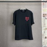 c38 Miu Miu 300高克重 发泡印花工艺 独家专供新款原单男士休闲短袖 高端定制 高版本 时尚百搭爆款 进口面料 手感超柔软细腻 穿着亲肤舒适 高端精