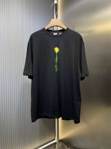 loewe 顶级原单 2025新款花朵印花，热烈而阳光的郁金香， %纯棉材质，中克重质感更好更挺阔，黄色郁金香的花语是阳光无望的爱，浪漫一夏穿上它心情会变得阳光