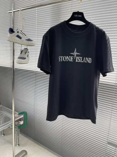 Stone Island 2025春夏短袖系列 尺码: M-5Xl 版型：微阔版型 克重：260克重 潮棉短袖 成份：100%棉 面料表面纹理细腻平整 触感亲肤