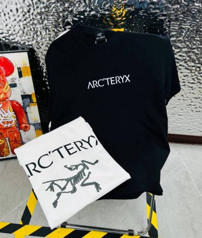 上新 鸟 Arc‘Teryx 始祖鸟25夏季新款印花休闲宽松情侣款 短袖T恤D1018 细节:版本一比一复刻，吊牌 领标 水洗。 面料：采用40织双纱320克面