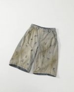 Dirtyfit巴黎废土风重工脏洗泥染做旧廓形堆叠弯刀七分牛仔短裤 情侣款 超帅爆款来袭，纯棉的帆布牛仔，超重工的脏洗泥染，完美的立体拼接剪裁，廓形弯刀堆叠版型