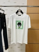 Fd春夏新款首发专柜最新款短袖圆领T恤 高端订制 设计前卫时尚！品牌Logo重工艺设计 高端定制230克面料.手感柔软.穿着舒适.专柜级别精致车线.颜色：黑色。