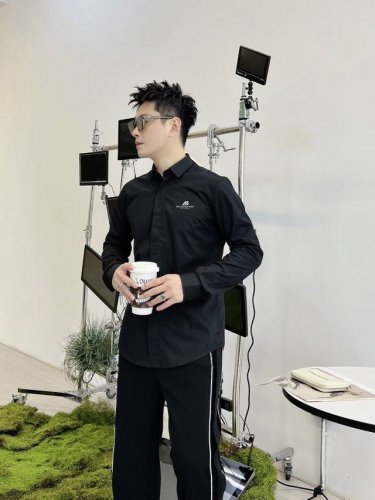 巴黎世家 Balenciaga 码数38-43 专柜最新款男士必备款衬衫，100%天然棉，舒服透气，原单狠货，原版面料，柔软舒适，1F上身高端又奢华，足够场面的