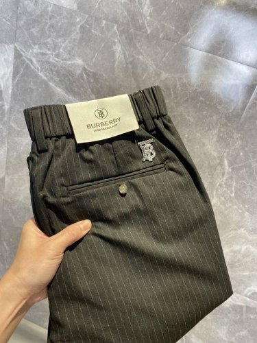 burberry巴宝莉 休闲裤 西裤2025Ss春夏新款 高级定制裤子专用面料 定制原版五金 重工工艺打造 车工走线精细 定制面料 柔软舒适 质感显著 辅料精美