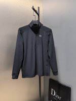 官网在售款 立领加绒半拉链打底衫拼接立领长袖上衣 经典立领设计，贴合肩部曲线，挺阔有型，穿着舒适，简约袖口设计，活动自如，休闲长袖加绒衣秋冬保暖抓绒衣面料采用进