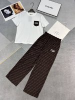 高品质Fendi2025春夏新款小领口圆领定位印花口袋T恤长裤套装经典老花Ff字母印花Sml.