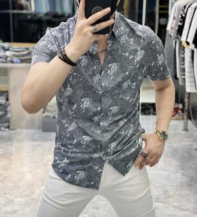Lv 2025Ss春夏时尚大爆款短袖衬衫，贸易公司渠道货，品相完美如斯，属于入柜级别，可预见性的爆款，高级定制进口长绒棉面料，大师级剪裁，质感无敌，亲肤性极佳，