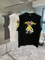 夏季时尚休闲短袖背心 专柜同步胸前奢华顶级品牌装饰图案字母Logo设计 档次极高 定制原版辅料 独特设计 舒适透气 基础色颜色搭经典完美演绎欧洲大牌时尚风范 都