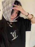 上新 路易威登新款重工大珍珠刺绣短袖T恤 今天回头率好高出门被问爆的珍珠Tee 超重工的手工串珠 抢钱珍珠系列！！！ 珍珠颗颗晶莹好看～设计感满满 精梳纯棉26