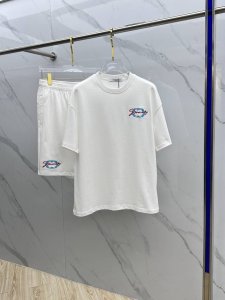 Givenchy*纪梵希 2025春夏最新款套装 男女款 贸易公司渠道稀出 同步官网发售 基本每一季都会有它的背影所在 期待着所有潮男潮女们的演绎 此款选用客供