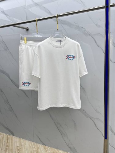 Givenchy*纪梵希 2025春夏最新款套装 男女款 贸易公司渠道稀出 同步官网发售 基本每一季都会有它的背影所在 期待着所有潮男潮女们的演绎 此款选用客供