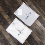 25夏款 发 好货上新 Moncler25Ss情侣款休闲商务polo衫 采用客供进口高克重40支珠地面料面料柔软顺滑 上身舒适，透气性非常好，臻品级！ 每个男生