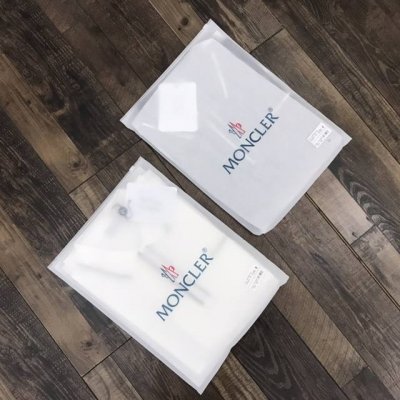 25夏款 发 好货上新 Moncler25Ss情侣款休闲商务polo衫 采用客供进口高克重40支珠地面料面料柔软顺滑 上身舒适，透气性非常好，臻品级！ 每个男生