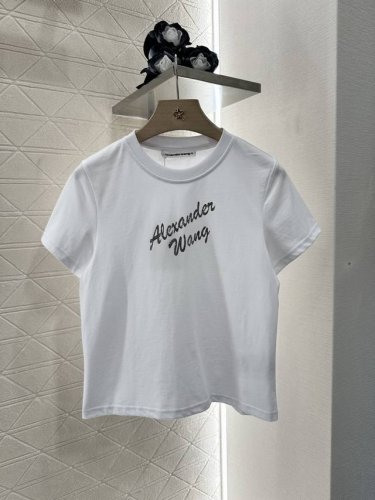 alexander Wan*2025新品上架 烫钻钉珠 定制Yb进口棉府绸材质 透气舒适 质感十足 短袖T恤裁剪 凸显品牌格调 采用克重纯棉制成 垂坠感十足 呈