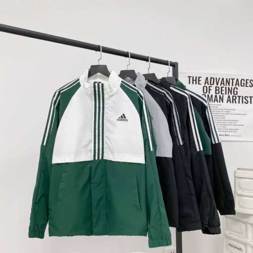 140 Adidas阿迪达斯三杠四色拼色立领外套夹克潮酷上新 经典的才是永恒的经久不衰，版型宽松，随便搭配一条运动裤出门，时尚有型！拿捏住了吗 真的太啦 衣橱必