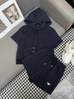 prad* 25Ss新款连帽短袖上衣短裤套装 经典三角标徽章装饰 版型超正 两色三码Sml