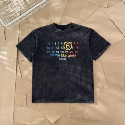 maison Margiela 马吉拉 彩虹数字印花水洗款短袖 881 面料采用280G双纱爽滑棉，双纱的质感加上爽滑手感，面料整体重磅舒适，细节还原原版一比一