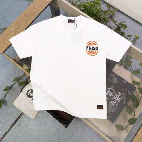 上新 款号：F656 2025新款Evisu福神家花图案大M不倒翁图案Logo字母印花休闲情侣短袖T恤，经典永远不会过时、人手必备款，230G纯棉精梳棉不起球不