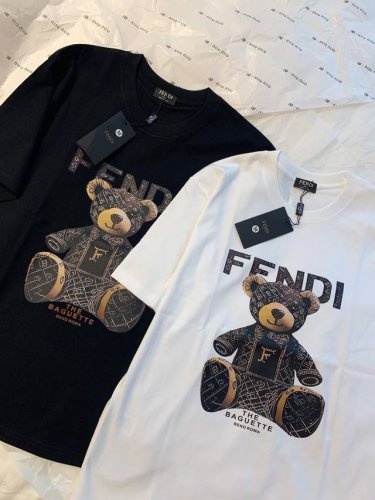 好货上新 主推 fendi个性小熊玩偶印花情侣短袖T恤 客供高定纯棉双纱食毛面料 进口机器二本针压线 久洗不变形 定制包装吊牌辅料延续原版 颜色 黑色 白色 尺