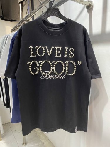 款号：Zmr84# Goodbrand珍珠柳丁纽扣绣花短袖T恤 正确版本四大吊牌 全部一颗一颗柳丁钉打上去 内里烫扑防止脱落 区分市场烫珠版本 全身几百颗珍珠