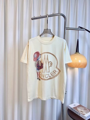 monc**新款印花童趣徽标Logo T-Shirt 定制纯棉面料 克重高 质感好 亲肤舒适 采用印花徽标Logo点缀 图案卡哇伊 减龄活力百搭 最高品质 欢迎