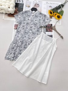 Dir2025Ss新品印花泡泡袖连衣裙 采用定制Yb斜纹全棉面料 透气亲肤 带来极致舒适体验 彰显品质格调 - 领口与袖型 小立领搭配泡泡短袖 复古中透着俏皮