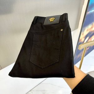 Vers范思哲、男装25春夏新款水洗微弹透气时尚休闲老钱风小直筒休闲裤。88.3%再生纤维10.2%氨纶1.5%水洗斜纹棉面料，略带弹力，质感无敌，成衣定织定染