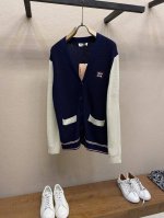 P330 Miu Miu 缪缪 25Ss 拼色针织毛线学院风开衫毛衣 Z P33630 采用德国进口机编织 跟足原版 定制纱线 绵羊毛十羊绒