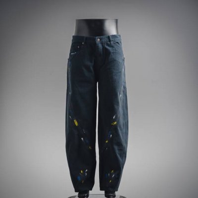 Balenciaga巴黎世家Blcg 24Ss新款夏装弯刀手绘泼墨长裤 纯手工手绘泼墨工艺.版型超正.夏装纯棉斜纹布面料.不薄也不厚. 米黄色.藏蓝色 Size