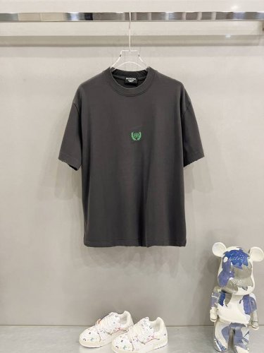 balenciaga 巴黎世家 320克圆领短袖T恤 磨烂领口手袖工艺精简刺绣麦穗Bb字母 官方同步 1:1原版开模 时尚个性 百搭潮流 纯原品质 原版洗水面料