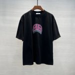 巴黎 2025夏季新款短袖 走秀款 今年最新最设计 非常洋气 独家定制原版纯棉面料 最新涂鸦图案设计 垂感超好不易褶皱 不起球 透气舒适 细节走线完美无瑕疵 上