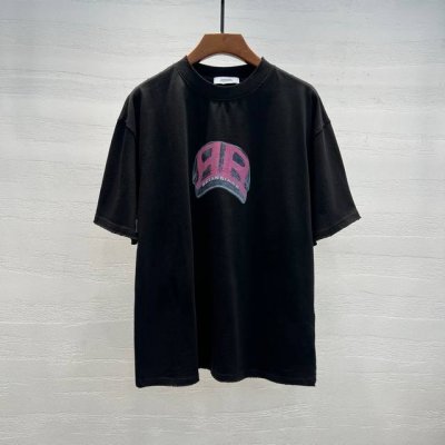 巴黎 2025夏季新款短袖 走秀款 今年最新最设计 非常洋气 独家定制原版纯棉面料 最新涂鸦图案设计 垂感超好不易褶皱 不起球 透气舒适 细节走线完美无瑕疵 上