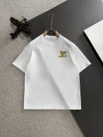 隔天出货 Lv 2025春夏新款 顶级品质 区别通货 重磅推出260克双纱纯棉面料短袖 早春走秀款 个性独家款式 男女同款 采用进口定制定染面料 后领锁链底全包