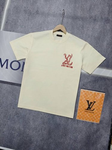 实拍 Nfc芯片感应 Louis Vuitton 路易威登 短袖T恤 Lv 2025新款蛇年限定图案印花短袖T恤 男女同款 面料：原版同步330克重双纱100%