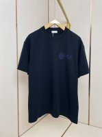 迪奥 X 石头岛最新联名T恤 标识融入石头岛经典罗盘 低调的同时又透露迪奥大牌的尊贵 肩部通肩压条 280克纯棉面料舒适透气 黑白双色 男女同款 码数S-Xxl