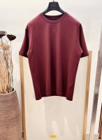 size：46 48 50 52码 酒红 橙色 卡其色 男女同款 1V 路易家 本款 T 恤取材柔软重磅100%纯棉，以轻盈硅质塑造正面 1V 标识压纹，与Zp