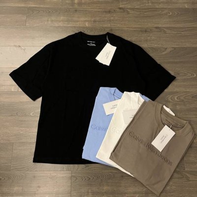 calvin Klein Ck 新款全拼字母3D浮雕Logo印花情侣圆领短袖 T恤-原版代购品质 Color：黑色 灰绿色 蓝色 白色 Size：S M L X