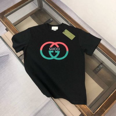 agucci 古驰 2025春夏新品，情侣款T恤，时尚休闲圆领短袖，采用进口原版科技面料，胸前印花工艺图案Logo，独特设计，档次极高，舒适透气，上身时尚帅气，