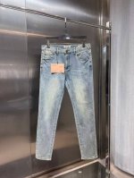 miumiu 原单牛仔裤 2025新品，原版牛仔裤 原版重工打造，品牌经典Logo设计，三标齐全！原版五金辅料。专柜定制牛仔面料，完全对版专柜，欢迎专柜试穿后再