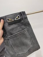 芬迪、2025最新品，专柜同步有售，原单狠货，水洗休闲牛仔裤，进口原版水洗弹力面料，舒适有弹性，原版五金辅料装饰Logo，版型超正，档次极高，专柜品质，上身时尚
