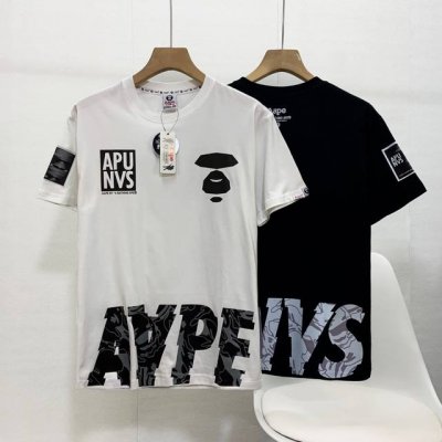 高品质 新款Aape猿人迷彩图案Logo字母印花,细节非常到位，前后印花，袖口细节布标，休闲情侣圆领短袖T恤，面料采用32支双纱精梳纯棉，爽滑手感，纯棉不起球不
