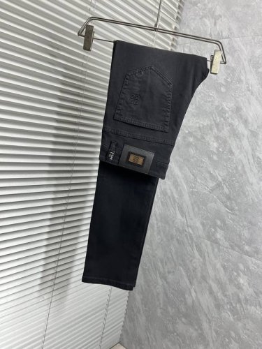 纪梵‘’早春薄款男士新款高级时装休闲牛仔裤，原单1:1好货，简洁大气 ，专柜同款支持验货简约时尚，从容百搭，舒适专柜同款支持验货，百年奢侈品牌，英伦传统高贵的设
