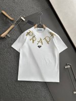 prad 2025Ss春夏最新款圆领时尚短袖T恤，官网同步，专柜纯棉面料！贴肤舒适，耐看又好穿，经典简约Logo设计，原厂工艺一丝不苟，型男必备单品 码数M-3